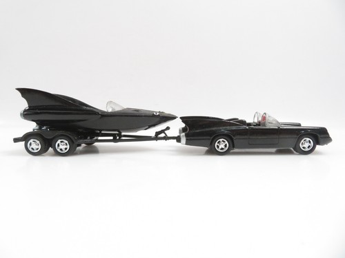 Comic batmobil batboat - dc,