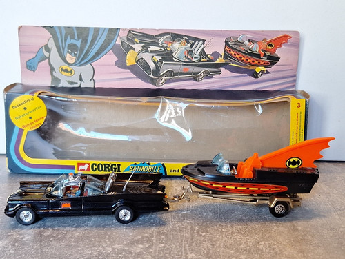 Corgi batmobile mit batboat - batmobile,